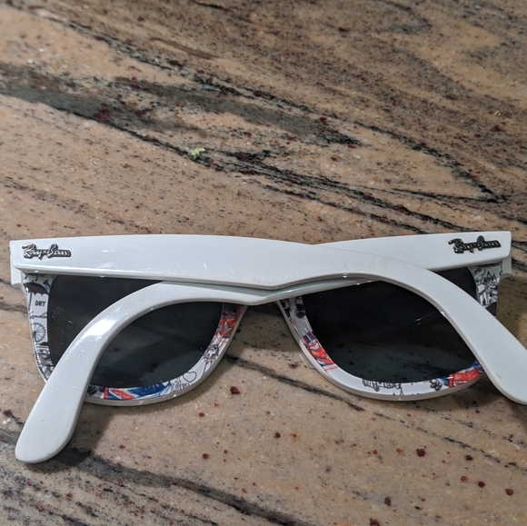 RARE FIND Ray-Ban "I Love London" Wayfarers - Picture 3 of 7